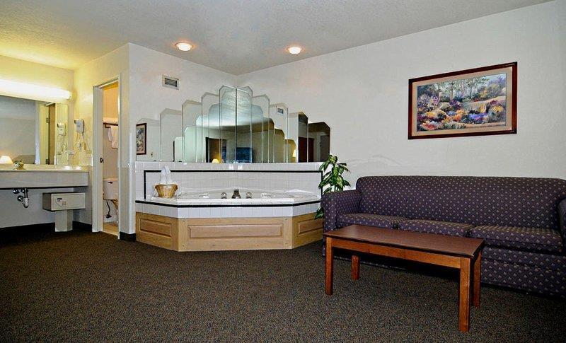 Best Western Fostoria Inn And Suites Habitación foto